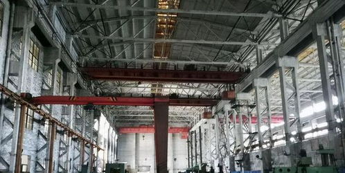 豐鎮一軍工廠,依山而建地址隱蔽,現成廢墟雜草叢生,毫無生氣